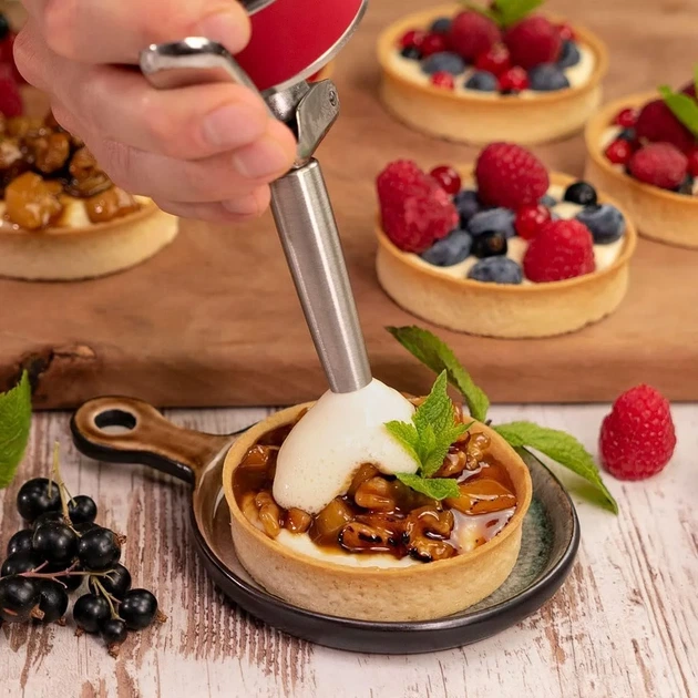 Сифон для сливок iSi Gourmet Whipper / 0,25 л / Сталь / Для холодной и горячей продукции / Серебряный-Красный Б/В k1 - Фото 5 Сифон для сливок iSi Gourmet Whipper / 0,25 л / Сталь / Для холодной и горячей продукции / Серебряный-Красный Б/В k1 - изображение 5