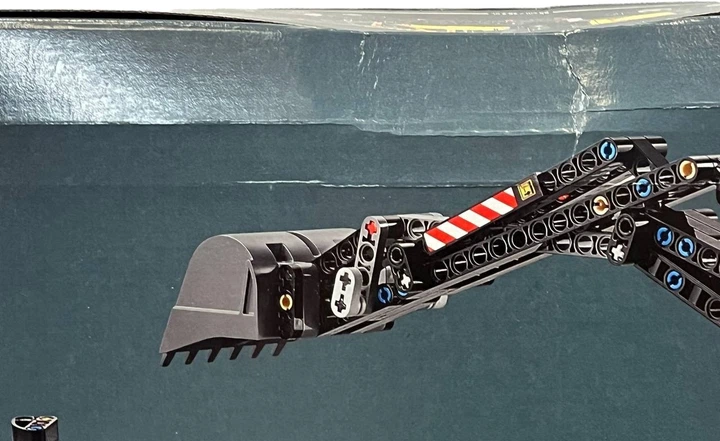 Конструктор LEGO Technic Вантажівка Volvo FMX і електричний екскаватор EC230 2274 деталі (42175) (955555915030108) - Уцінка - зображення 3