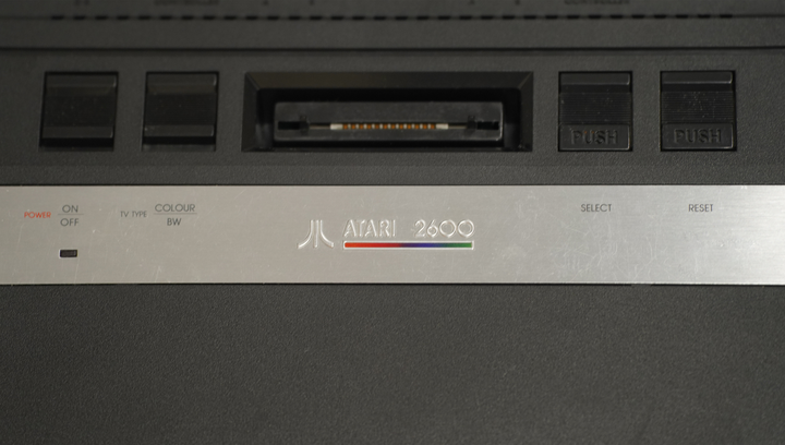 Консоль Atari 2600 Jr. Short Rainbow Black Без Геймпада Б/У - Фото 4 Консоль Atari 2600 Jr. Short Rainbow Black Без Геймпада Б/У - изображение 4