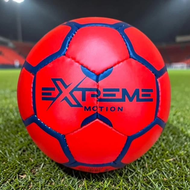 Мяч футбольный Extreme красного цвета ручная сшивка FP2109 - изображение 2