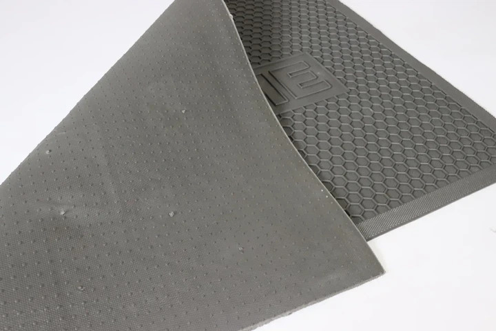 Килимок 90х60х1 см гумовий антиковзький брудозахисний сірий (2607/grey) - зображення 4