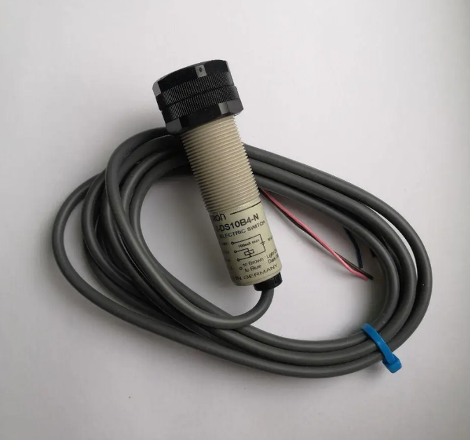 Фотоэлектрический датчик OMRON E3F2-DS10B4-N 2M - Фото 1 Фотоэлектрический датчик OMRON E3F2-DS10B4-N 2M - изображение 1