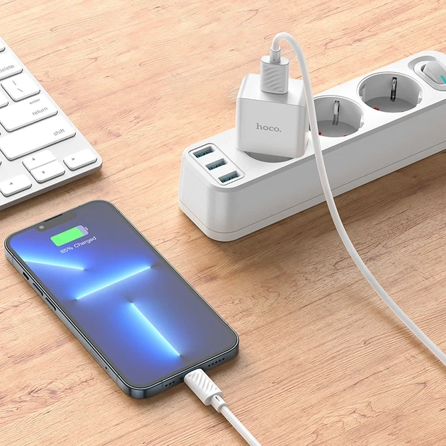 Мережевий зарядний пристрій з кабелем HOCO C106A Leisure single port charger set(iP) 10.5W White - Фото 8 Мережевий зарядний пристрій з кабелем HOCO C106A Leisure single port charger set(iP) 10.5W White - зображення 8