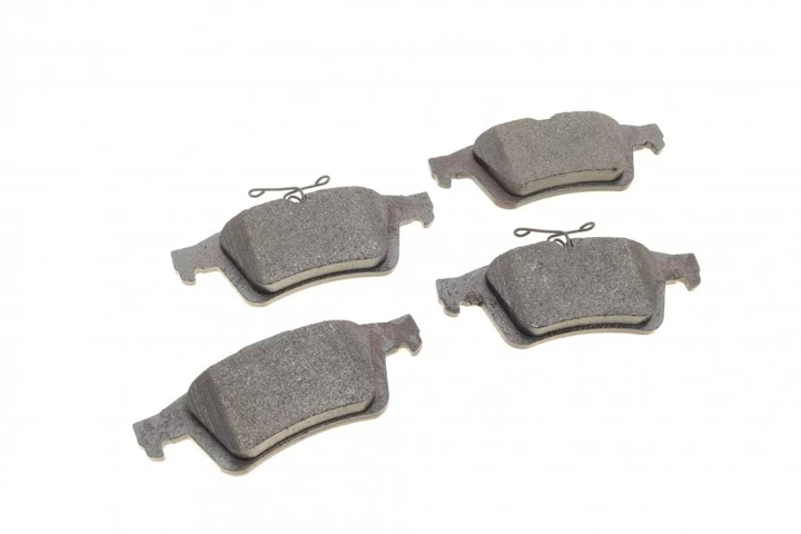 Гальмівні колодки BOSCH 0986494528 Volvo V40, C30, V50, S40; Mazda 3, 5; Opel Vectra; Jaguar XK, XF; Renault Laguna; Ford Focus, C-Max, Kuga; Citroen C5; Peugeot 508 C2Y32648Z, C2Y32348ZA, C2P17595 - зображення 6