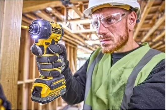Zakrętarka udarowa hydrauliczna DeWalt 1/4' 18 V 56 Nm z 2 akumulatorami 1.7 Ah (DCF870E2T-QW) - obraz 8