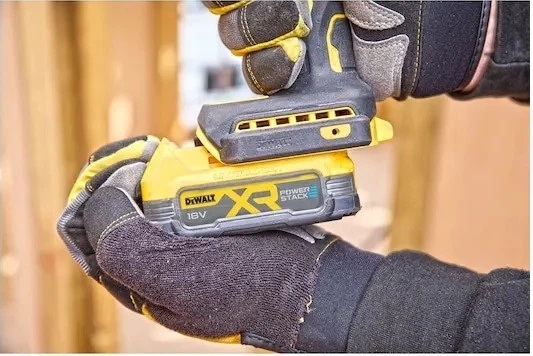 Zakrętarka udarowa hydrauliczna DeWalt 1/4' 18 V 56 Nm z 2 akumulatorami 1.7 Ah (DCF870E2T-QW) - obraz 13