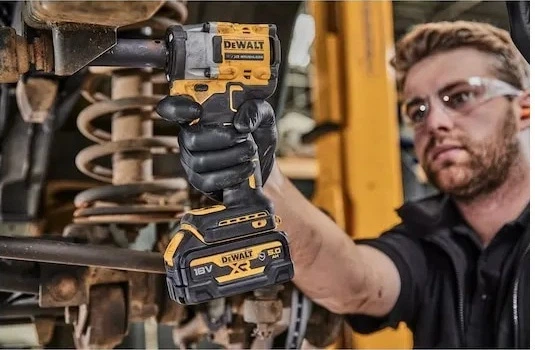 Akumulatorowy klucz udarowy DeWalt 18V XR 1/2'' 406 Nm bez akumulatora i ładowarki (DCF921NT-XJ) - obraz 8