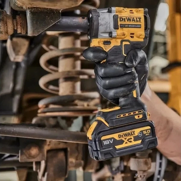Akumulatorowy klucz udarowy DeWalt 18 V XR 1/2" 406 Nm z 2 akumulatorami 5 Ah (DCF921P2G-QW) - obraz 11