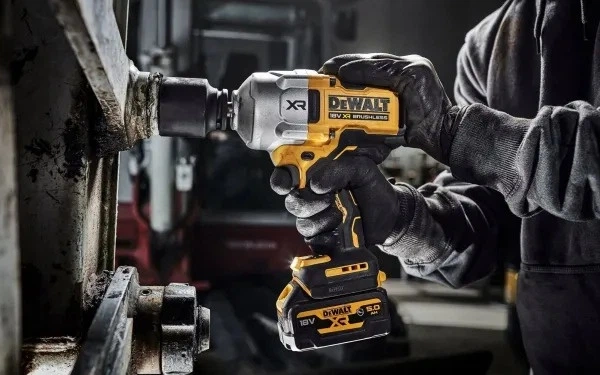 Акумуляторний ударний гайковерт DeWalt POWERSTACK 18V 1/2" 1626 Нм з 2 акумуляторами 5 Аг (DCF961H2T-QW) - зображення 5