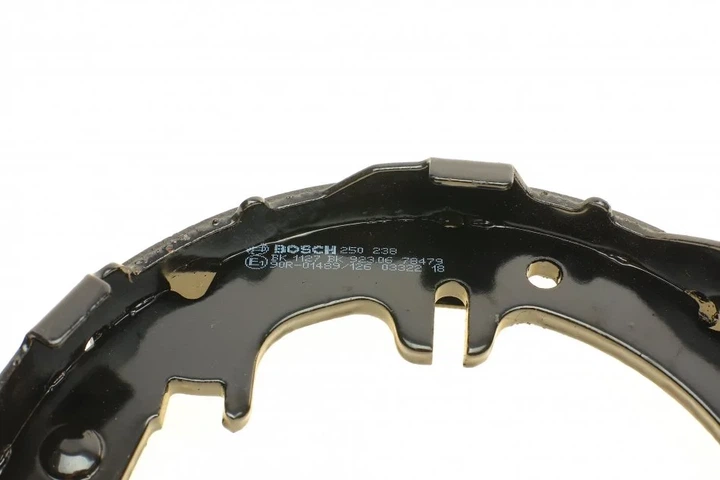 Гальмівна колодка BOSCH 0 986 487 615 Toyota Rav-4, Avensis, Previa; Lexus GS, IS, LS 4659048020, 4655050010, 4654050010 - Фото 3 Гальмівна колодка BOSCH 0 986 487 615 Toyota Rav-4, Avensis, Previa; Lexus GS, IS, LS 4659048020, 4655050010, 4654050010 - изображение 3