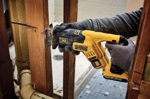 Пила шабельна DeWalt 18 V з 2 акумуляторами 5 Аг (DCS367P2-QW) - зображення 4