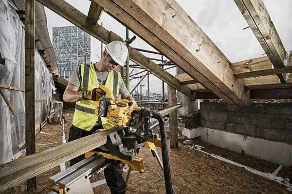 Пила торцювальна DeWalt 54V Flexvolt 216 мм з 2 акумуляторами 6 Аг (DCS777T2-QW) - зображення 4