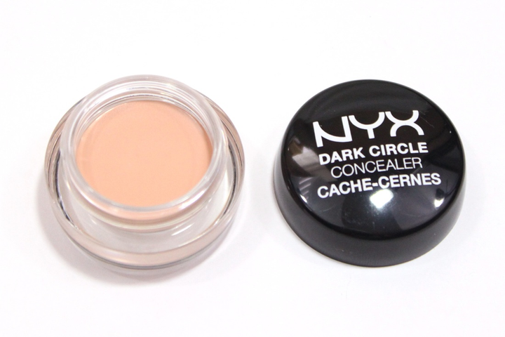 Пигментированный консилер маскирующий темные круги под глазами NYX Professional Makeup Dark Circle Concealer оттенок Fair DCC01 - изображение 2