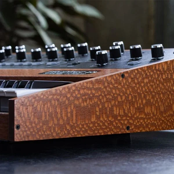 Синтезатор Sequential Prophet-10 Special Edition - Фото 4 Синтезатор Sequential Prophet-10 Special Edition - зображення 4