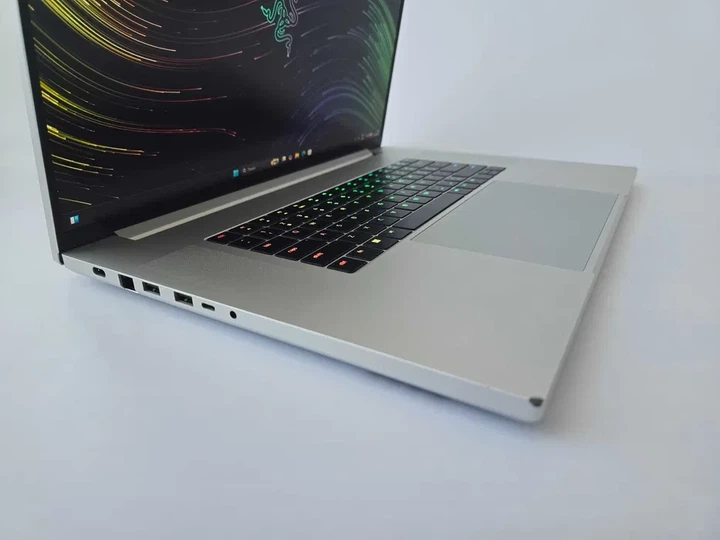 Ноутбук Razer Blade 18 I9 13950HX/RTX 4090/RAM 16GB/SSD 512GB/QHD 240Hz Б\В - Б/У - Фото 2 Ноутбук Razer Blade 18 I9 13950HX/RTX 4090/RAM 16GB/SSD 512GB/QHD 240Hz Б\В - Б/У - изображение 2