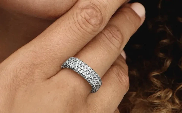Срібне кільце Pandora «Три ряди паве» Срібна каблучка Пандора Широке 192634C01 17.2 мм - зображення 4
