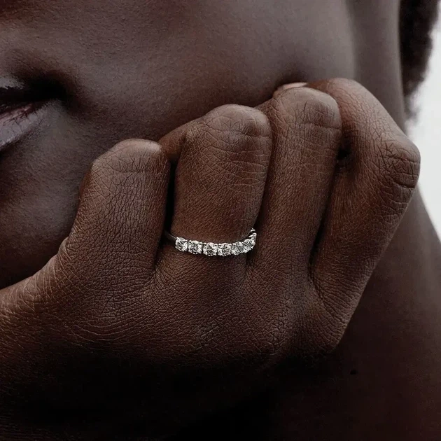 Серебряное кольцо Pandora «Половина вечности» Серебряное кольцо Пандора с камешками Паве 16 мм 17.8 мм - изображение 3