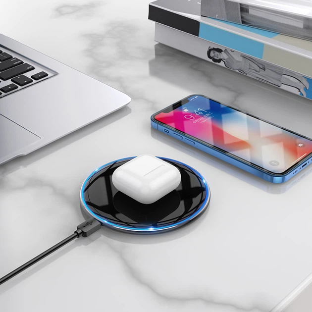 Беспроводное зарядное устройство Hoco CW6 Pro Qi 15W USB - Type-C для зарядки Apple iPhone / Samsung с подсветкой Black - Фото 5 Беспроводное зарядное устройство Hoco CW6 Pro Qi 15W USB - Type-C для зарядки Apple iPhone / Samsung с подсветкой Black - изображение 5