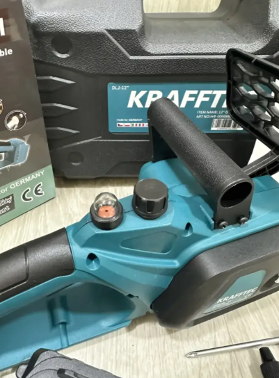 Акумуляторна ланцюгова пила Krafftec 52V 6Ah 12" 2500 Вт безщітковий двигун автоматичне мастило 2 АКБ - Фото 5 Акумуляторна ланцюгова пила Krafftec 52V 6Ah 12" 2500 Вт безщітковий двигун автоматичне мастило 2 АКБ - зображення 5