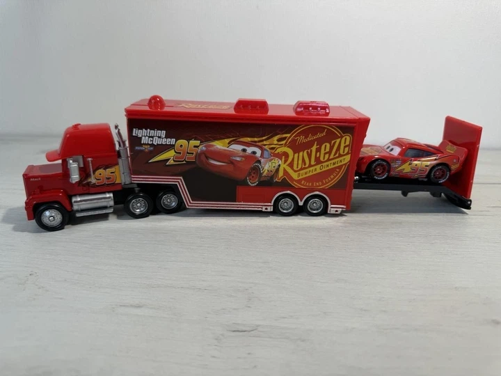 Трейлер Мак Cars Тачки. Автовоз Маквіна. Вантажівка транспортер Cars Lightning McQueen Mack Truck - зображення 5