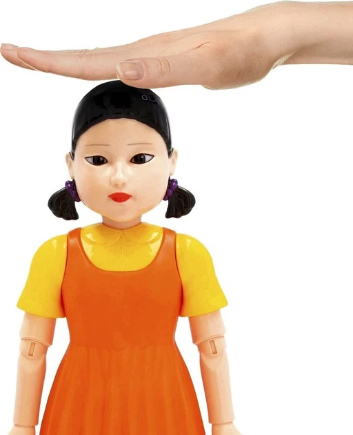Figurka İMC Squid Game - Young Hee 29 cm 70114 (8421134925939) - obraz 6
