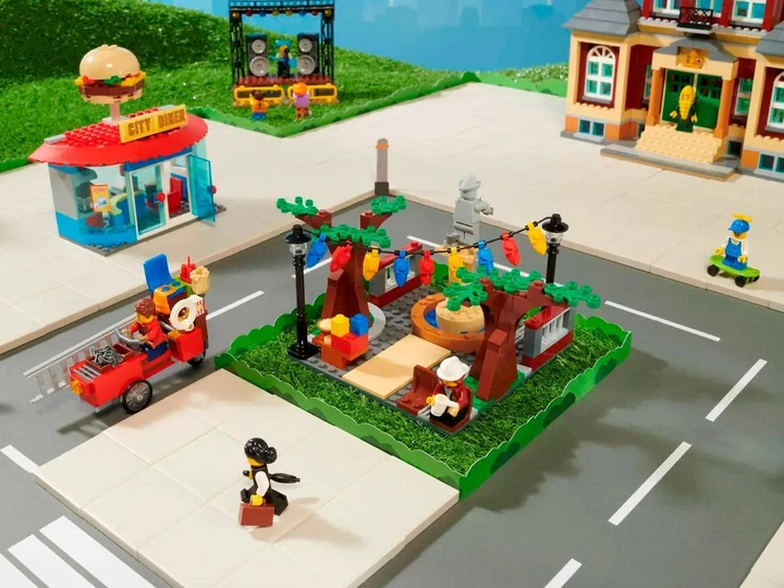 Конструктор LEGO City Городская площадь (60271) [81196] - зображення 19