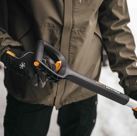 Телескопічна автомобільна лопата для снігу Fiskars X-series ™ 1057187 - Фото 8 Телескопічна автомобільна лопата для снігу Fiskars X-series ™ 1057187 - изображение 8