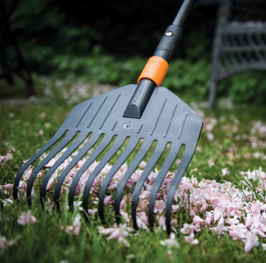 Граблі для збирання листя, малі Fiskars QuikFit 135551 (1000659) - Фото 2 Граблі для збирання листя, малі Fiskars QuikFit 135551 (1000659) - зображення 2