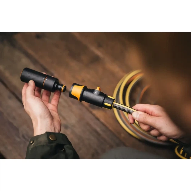 Конектор для шланга Fiskars з механізмом ВКЛ/ВІМК 9мм (3/8") (1027085) - зображення 3