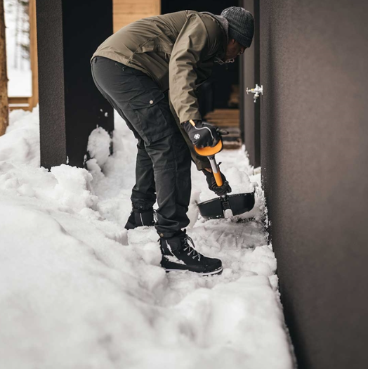 Лопата для прибирання снігу Fiskars полегшена X-series ™ (1057177) - Фото 10 Лопата для прибирання снігу Fiskars полегшена X-series ™ (1057177) - изображение 10