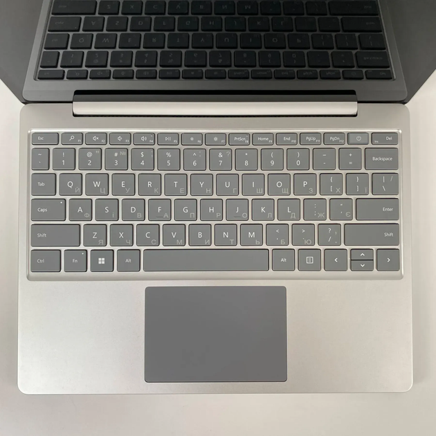 Нетбук Б-класс Microsoft Surface Laptop GO 2 / 12.4" (1536x1024) IPS Touch / Intel Core i5-1135G7 (4 (8) ядра по 2.4 - 4.2 GHz) / 8 GB DDR4 / 128 GB SSD / Intel Iris Xe Graphics / WebCam / Type-C б/у + Подарок Беспроводная мышь / USB - изображение 3