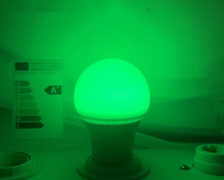 Декоративная светодиодная (LED) лампа 7Вт А60 E27 зеленый, зеленая лампочка с патроном Е27 - Фото 3 Декоративная светодиодная (LED) лампа 7Вт А60 E27 зеленый, зеленая лампочка с патроном Е27 - изображение 3