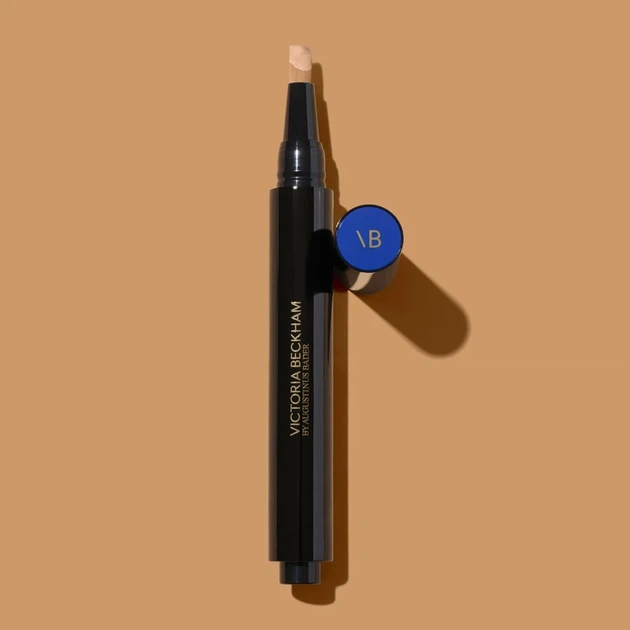Увлажняющий омолаживающий консиллер Victoria Beckham The Concealer Pen with TFC8® Luminous Coverage Concealer FL2 2.4 мл - изображение 7