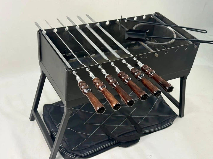 Мангал-валіза розбірний Grillmaster чорний кований 3 мм на 6 шампурів з підставкою під казан та аксесуарами в чохлі (125-10-MG-5066) - зображення 4