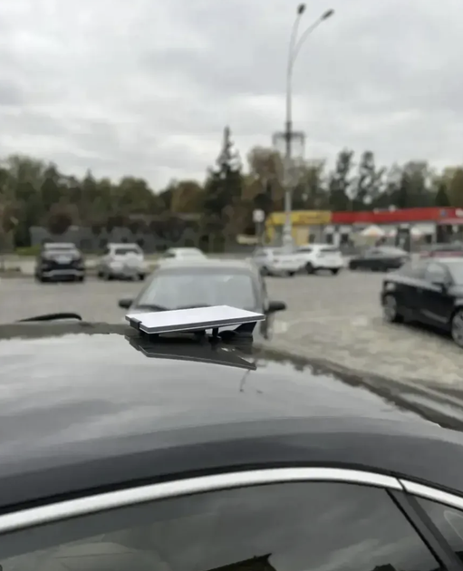 Магнитное автомобильное крепление для Starlink Mini (белое), с магнитами диаметром 66 мм. - Фото 2 Магнитное автомобильное крепление для Starlink Mini (белое), с магнитами диаметром 66 мм. - изображение 2