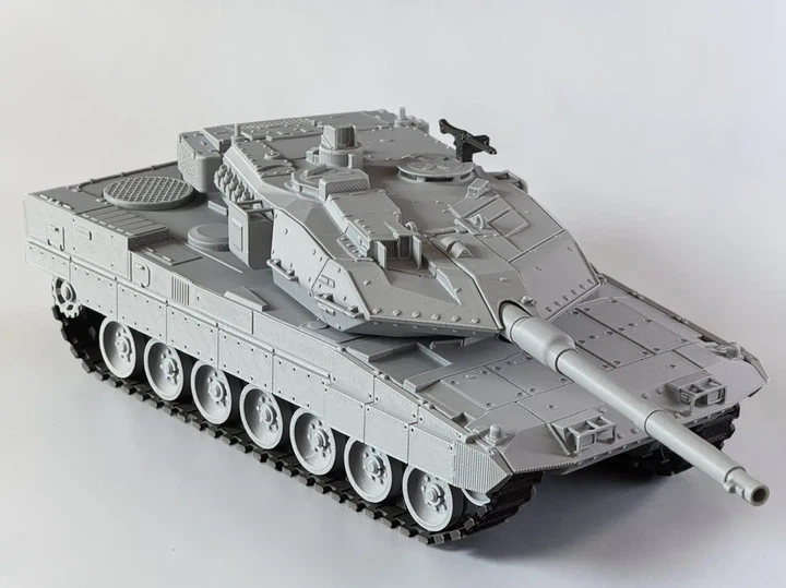 Конструктор для сборки танка Leopard 2A7, масштаб 1:35 - Фото 1 Конструктор для сборки танка Leopard 2A7, масштаб 1:35 - изображение 1