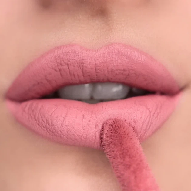 Makeup Revolution Matte Bomb Liquid Lipstick Помада для губ "Pink-bunny" - зображення 2
