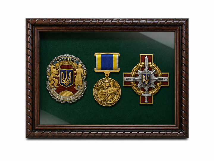 Рамка для военных Медалей и Наград (150х200х34 мм.) Багет пластиковый с текстурой дерева AM-2034-B84 (с защитным Стеклом, Зелёной бархатной /велюровой обивкой, задником ДВП с креплениями на стену, и ножкой) BagetiKo - Фото 3 Рамка для военных Медалей и Наград (150х200х34 мм.) Багет пластиковый с текстурой дерева AM-2034-B84 (с защитным Стеклом, Зелёной бархатной /велюровой обивкой, задником ДВП с креплениями на стену, и ножкой) BagetiKo - изображение 3