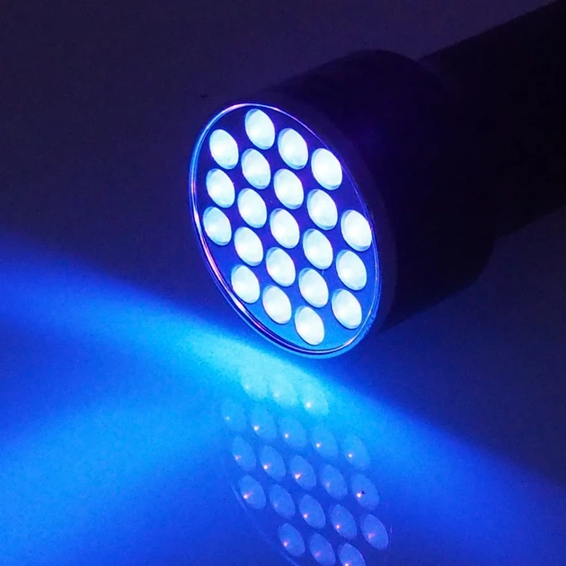 Фонарь ультрафиолетовый 21 LED UV / УФ фонарик / 395-400 нм / фонарь UV LED / плюс батарейки - Фото 5 Фонарь ультрафиолетовый 21 LED UV / УФ фонарик / 395-400 нм / фонарь UV LED / плюс батарейки - изображение 5