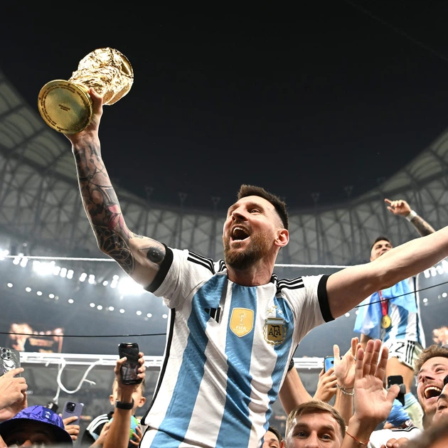 Интерьерная картина Лионель Месси держит Кубок Мира, Lionel Messi, футбол, спорт, 28×42 см (id6223) - изображение 4