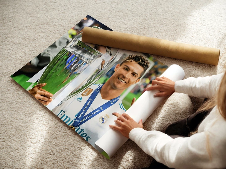 Постер Футболист Криштиану Роналду с Кубком, Cristiano Ronaldo, спортивный плакат, A1 60×90 см (id6782) - изображение 3