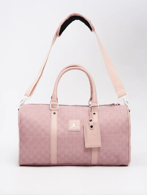 Спортивная сумка через плечо Jordan Duffle Monogram в розовом цвете. - Фото 2 Спортивная сумка через плечо Jordan Duffle Monogram в розовом цвете. - изображение 2