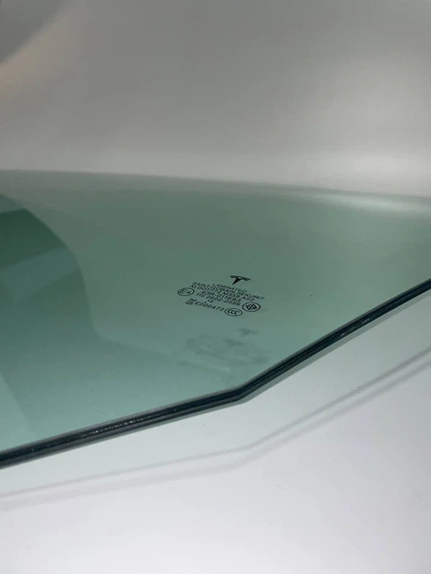 Стекло левое двойное TESLA Model 3 (2022 - 2024) - Фото 2 Стекло левое двойное TESLA Model 3 (2022 - 2024) - изображение 2