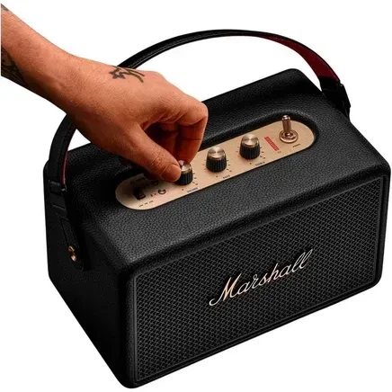 Портативна колонка Marshall Kilburn III Black and Brass (1007443) - Фото 4 Портативна колонка Marshall Kilburn III Black and Brass (1007443) - изображение 4