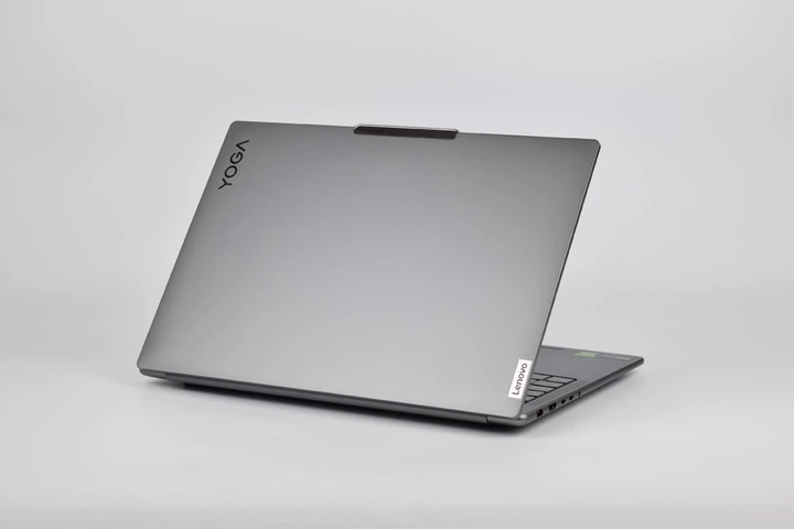 Ультрабук Lenovo Yoga Pro 9 16IMH9 Ultra 9-185H / 32GB / 1TB / RTX 4070 / 16" 3.2K Mini LED 165Hz / Win11 Ноутбук - зображення 7