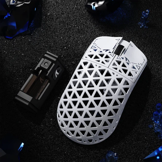 Игровая беспроводная мышка ATTACK SHARK R5 Ultra White (PAW3950MAX, 8000 Гц, 39 г, 2.4G/Bluetooth/USB-C) - Фото 9 Игровая беспроводная мышка ATTACK SHARK R5 Ultra White (PAW3950MAX, 8000 Гц, 39 г, 2.4G/Bluetooth/USB-C) - изображение 9