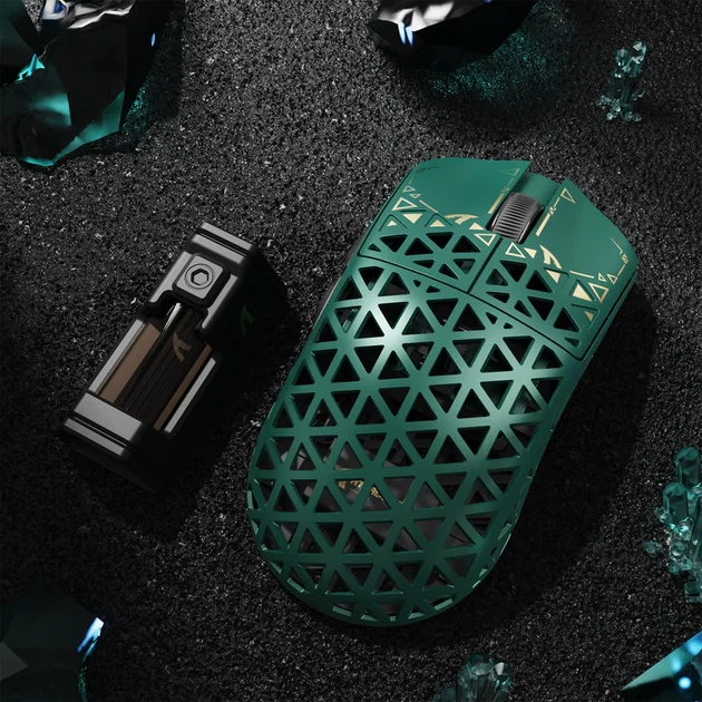 Игровая мышь ATTACK SHARK R5 Ultra Green (PAW3950MAX, 8000 Гц, 39 г, 2.4G/Bluetooth/USB-C) - Фото 6 Игровая мышь ATTACK SHARK R5 Ultra Green (PAW3950MAX, 8000 Гц, 39 г, 2.4G/Bluetooth/USB-C) - изображение 6