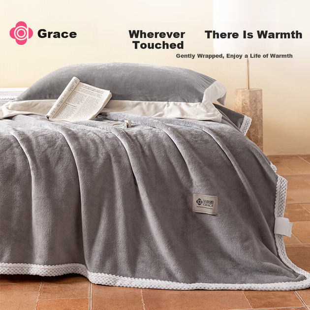 Одеяло Grace 10A из молочного велюра зимнее утепленное, 1.5 м, серое - изображение 7