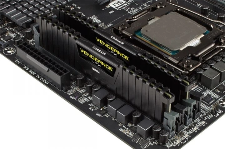 Оперативна пам'ять DDR4 Corsair 64 GB (2x32GB) DDR4 3200 MHz Vengeance LPX (CMK64GX4M2E3200C16) - изображение 3
