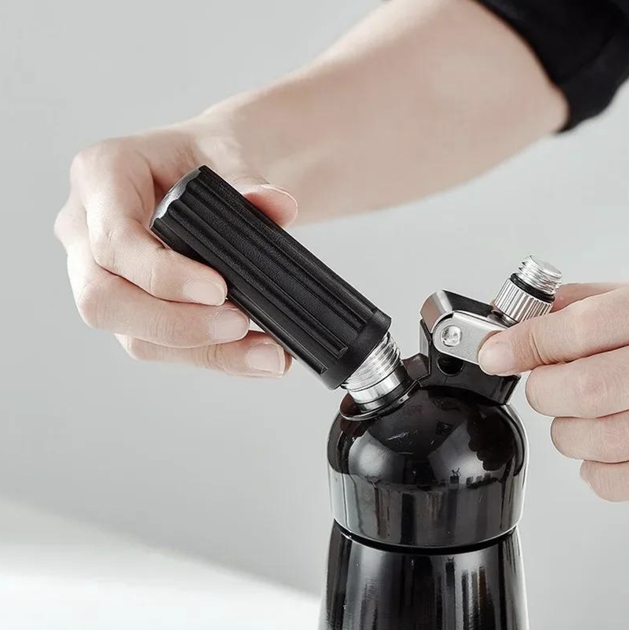 Сифон для сливок Cream Whipper 500мл с баллончиками черный - изображение 2